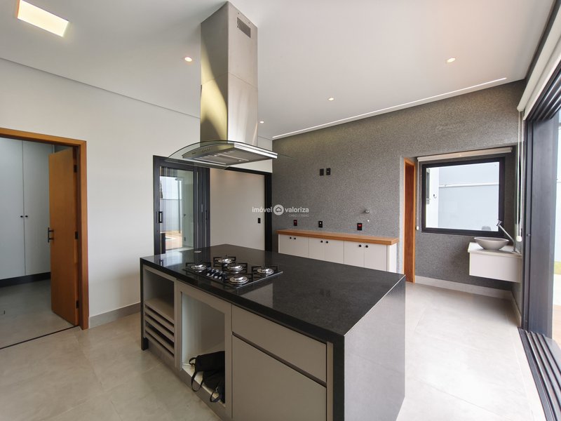 Casa com 3 suítes, gourmet e piscina no Terras Altas  Avaré - 
