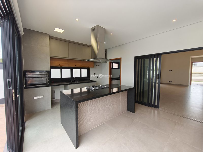Casa com 3 suítes, gourmet e piscina no Terras Altas  Avaré - 
