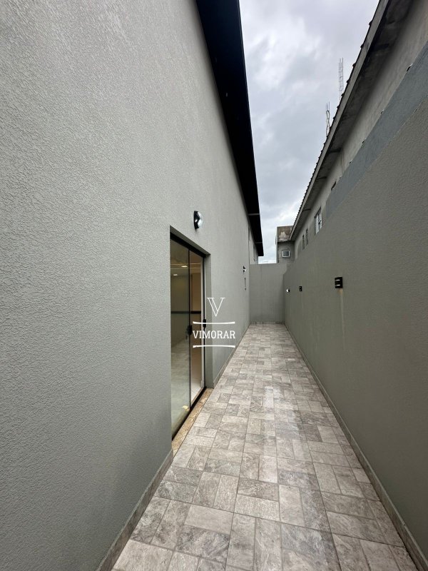 Sobrado 2 dormitórios + 2 vagas de garagem  Itaquaquecetuba - 