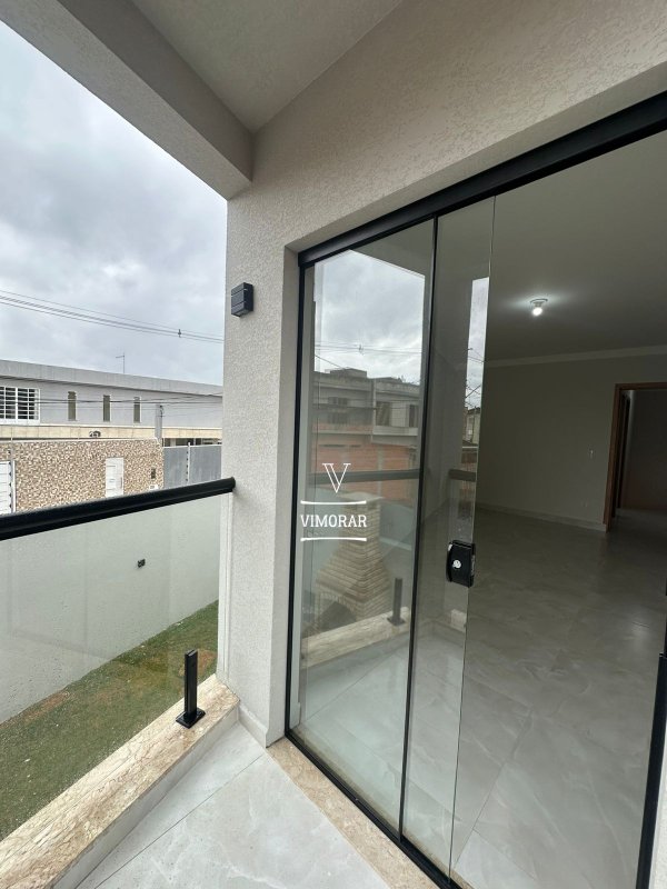 Sobrado 2 dormitórios + 2 vagas de garagem  Itaquaquecetuba - 