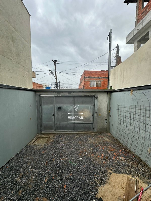 Casa térrea 3 dormitórios sendo 1 suíte + 2 vagas de garagem  Itaquaquecetuba - 