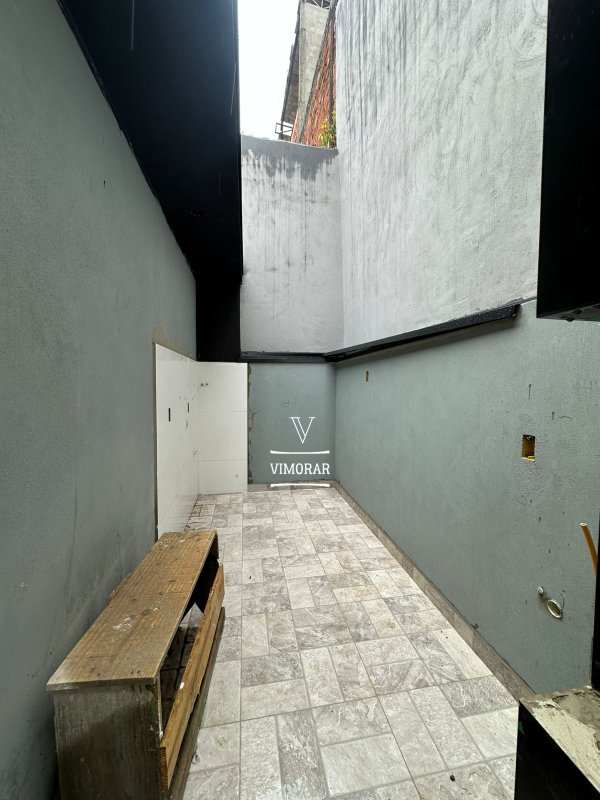 Casa térrea 3 dormitórios sendo 1 suíte + 2 vagas de garagem  Itaquaquecetuba - 