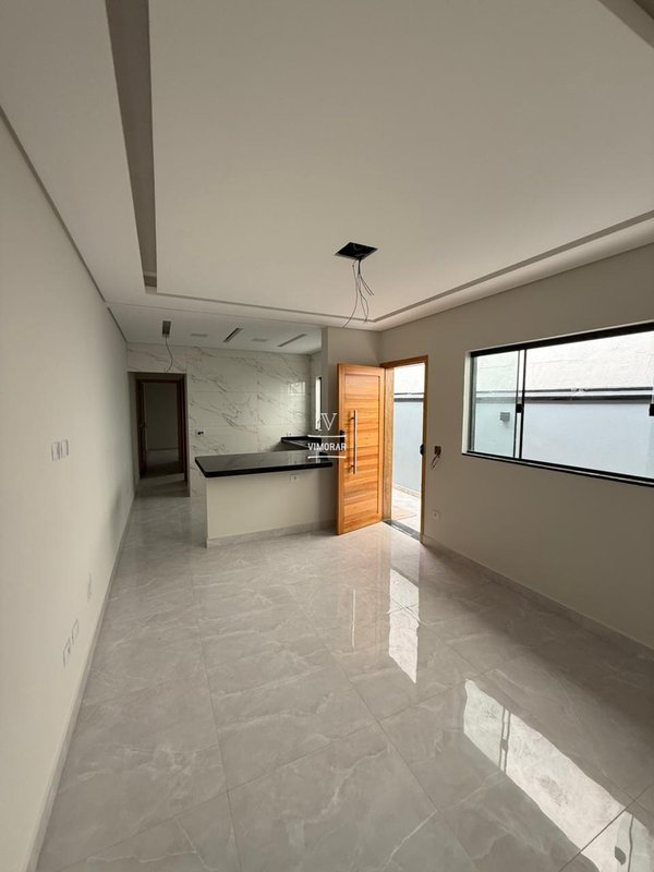 Casa t&eacute;rrea 3 dormit&oacute;rios sendo 1 su&iacute;te + 2 vagas de garagem  Itaquaquecetuba - 