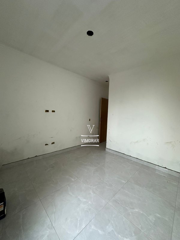 Casa térrea 3 dormitórios sendo 1 suíte + 2 vagas de garagem  Itaquaquecetuba - 
