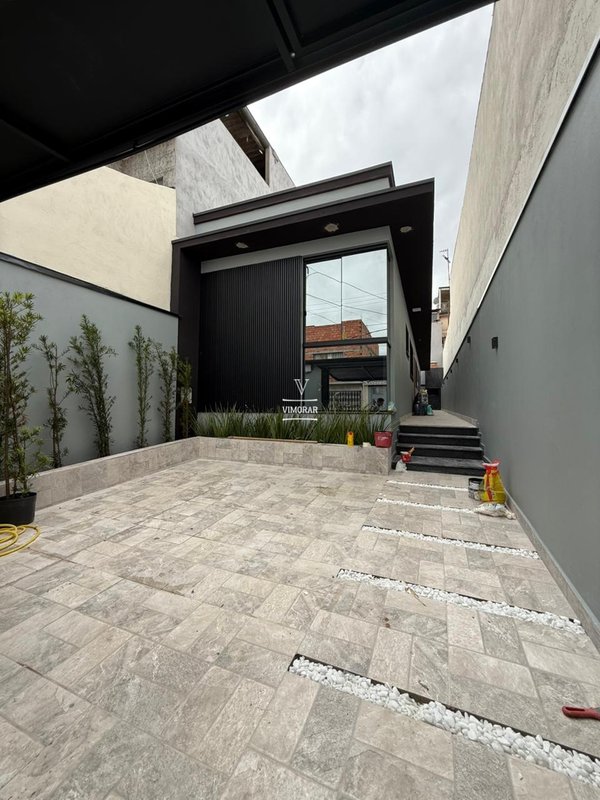 Casa t&eacute;rrea 3 dormit&oacute;rios sendo 1 su&iacute;te + 2 vagas de garagem  Itaquaquecetuba - 