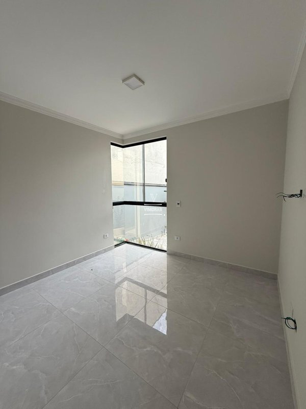 Casa t&eacute;rrea 3 dormit&oacute;rios sendo 1 su&iacute;te + 2 vagas de garagem  Itaquaquecetuba - 