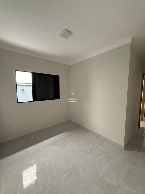 Casa t&eacute;rrea 3 dormit&oacute;rios sendo 1 su&iacute;te + 2 vagas de garagem  Itaquaquecetuba - 