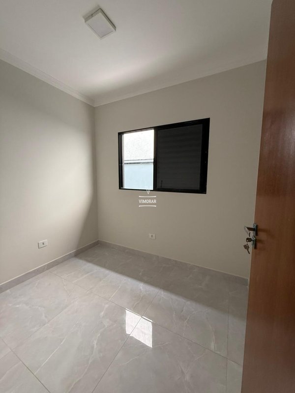 Casa t&eacute;rrea 3 dormit&oacute;rios sendo 1 su&iacute;te + 2 vagas de garagem  Itaquaquecetuba - 