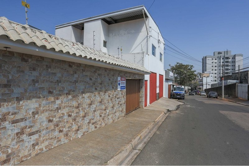 Casa à venda, 99m - 2 Dormitórios, 1 suíte - R$ 280.000 - Jardim Aeroporto - Sorocaba Rua Olímpio Mentone Sorocaba - 