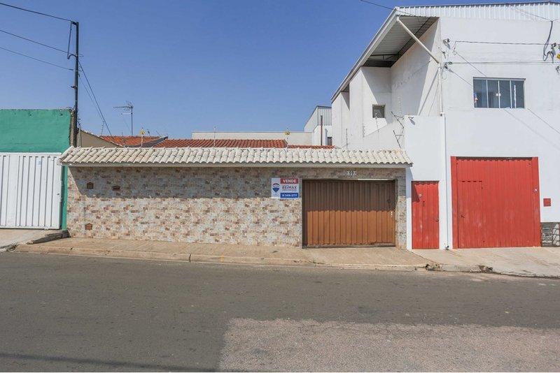 Casa à venda, 99m - 2 Dormitórios, 1 suíte - R$ 280.000 - Jardim Aeroporto - Sorocaba Rua Olímpio Mentone Sorocaba - 