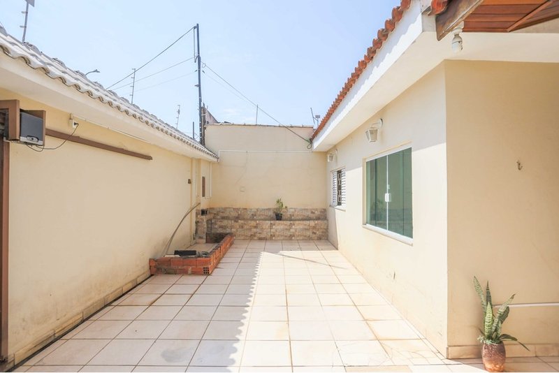 Casa à venda, 99m - 2 Dormitórios, 1 suíte - R$ 280.000 - Jardim Aeroporto - Sorocaba Rua Olímpio Mentone Sorocaba - 