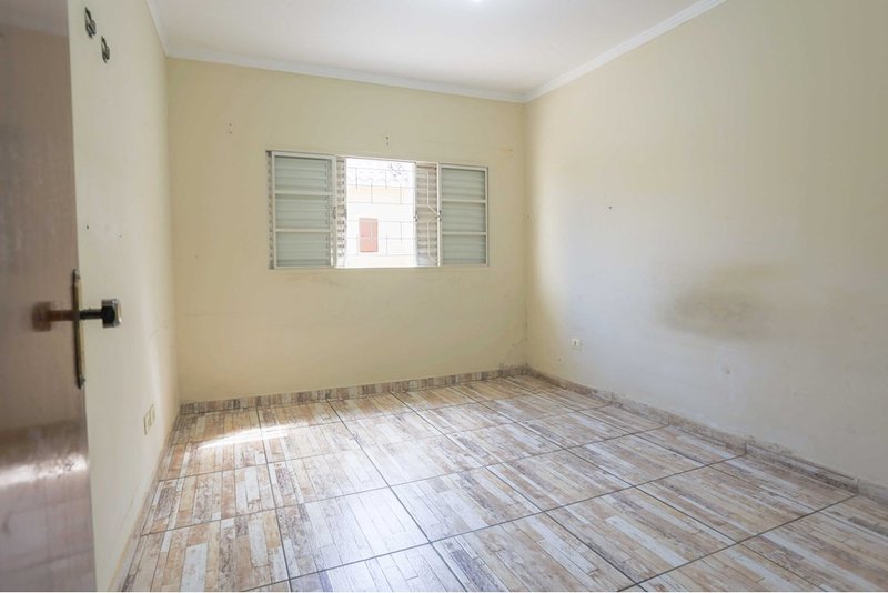 Casa à venda, 99m - 2 Dormitórios, 1 suíte - R$ 280.000 - Jardim Aeroporto - Sorocaba Rua Olímpio Mentone Sorocaba - 