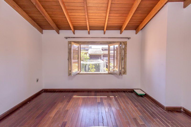 R$ 1.250.000 - ÓTIMA CASA EM CONDOMÍNIO - 190M2 - 3 DORM - SUÍTE - 2 VAGAS - INFRA Rua General Nestor Silva Soares Porto Alegre - 