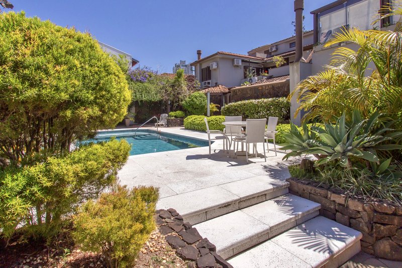 R$ 1.250.000 - ÓTIMA CASA EM CONDOMÍNIO - 190M2 - 3 DORM - SUÍTE - 2 VAGAS - INFRA Rua General Nestor Silva Soares Porto Alegre - 