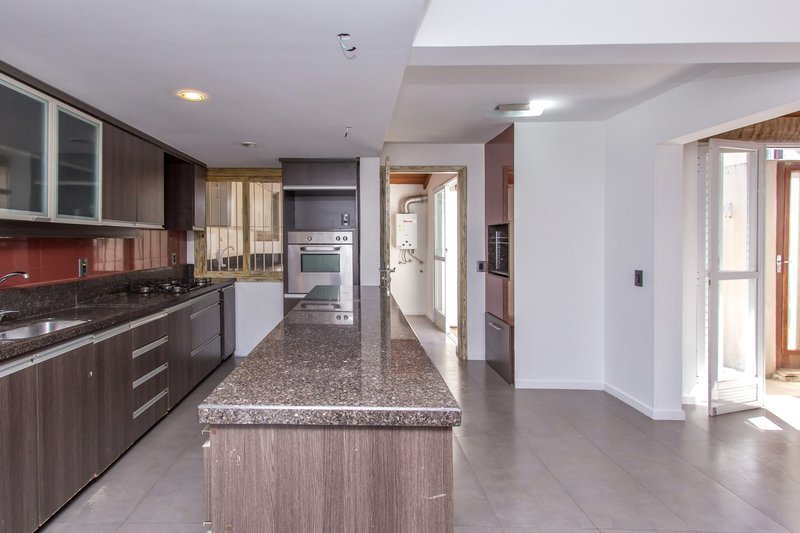 R$ 1.250.000 - ÓTIMA CASA EM CONDOMÍNIO - 190M2 - 3 DORM - SUÍTE - 2 VAGAS - INFRA Rua General Nestor Silva Soares Porto Alegre - 