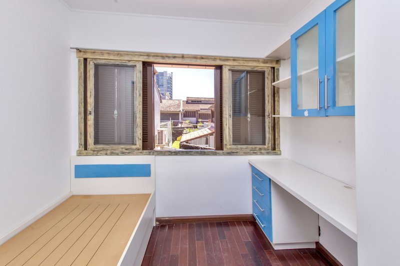 R$ 1.250.000 - ÓTIMA CASA EM CONDOMÍNIO - 190M2 - 3 DORM - SUÍTE - 2 VAGAS - INFRA Rua General Nestor Silva Soares Porto Alegre - 