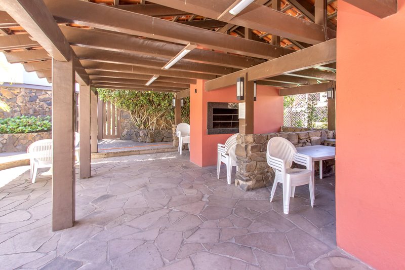 R$ 1.250.000 - ÓTIMA CASA EM CONDOMÍNIO - 190M2 - 3 DORM - SUÍTE - 2 VAGAS - INFRA Rua General Nestor Silva Soares Porto Alegre - 