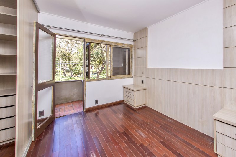 R$ 1.250.000 - ÓTIMA CASA EM CONDOMÍNIO - 190M2 - 3 DORM - SUÍTE - 2 VAGAS - INFRA Rua General Nestor Silva Soares Porto Alegre - 