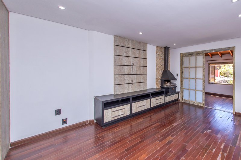 R$ 1.250.000 - ÓTIMA CASA EM CONDOMÍNIO - 190M2 - 3 DORM - SUÍTE - 2 VAGAS - INFRA Rua General Nestor Silva Soares Porto Alegre - 