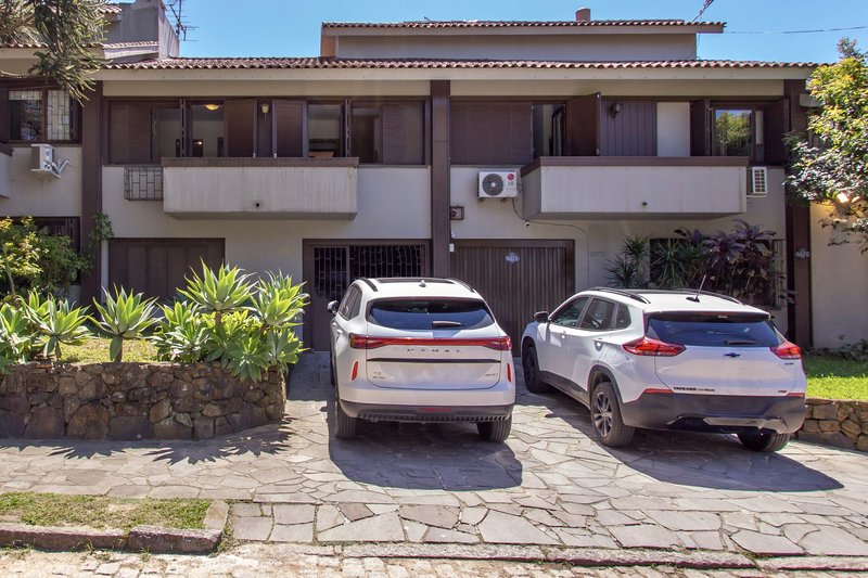 R$ 1.250.000 - ÓTIMA CASA EM CONDOMÍNIO - 190M2 - 3 DORM - SUÍTE - 2 VAGAS - INFRA Rua General Nestor Silva Soares Porto Alegre - 