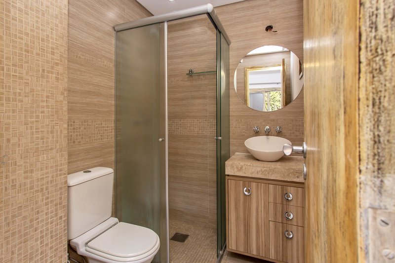 R$ 1.250.000 - ÓTIMA CASA EM CONDOMÍNIO - 190M2 - 3 DORM - SUÍTE - 2 VAGAS - INFRA Rua General Nestor Silva Soares Porto Alegre - 