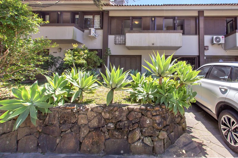 R$ 1.250.000 - ÓTIMA CASA EM CONDOMÍNIO - 190M2 - 3 DORM - SUÍTE - 2 VAGAS - INFRA Rua General Nestor Silva Soares Porto Alegre - 