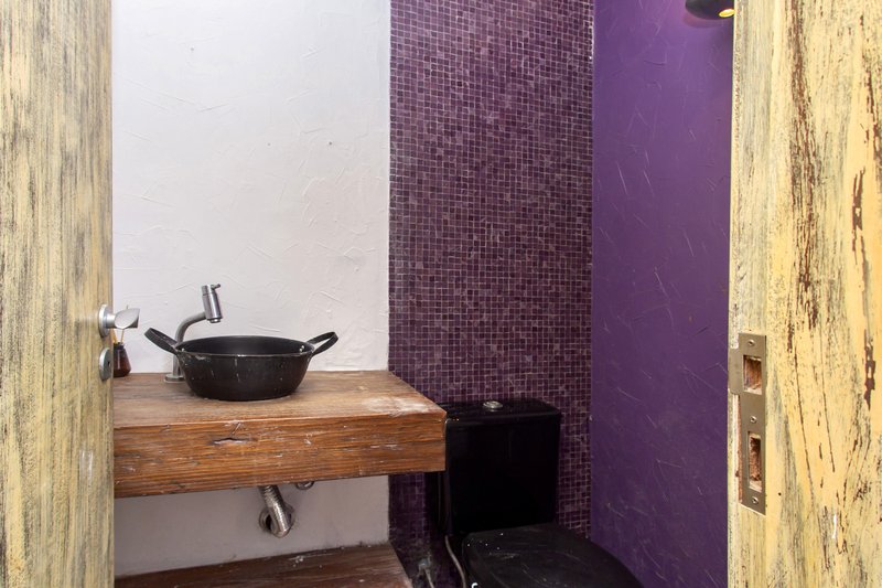 R$ 1.250.000 - ÓTIMA CASA EM CONDOMÍNIO - 190M2 - 3 DORM - SUÍTE - 2 VAGAS - INFRA Rua General Nestor Silva Soares Porto Alegre - 