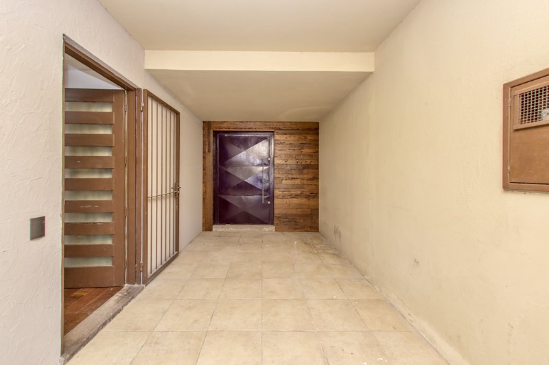 R$ 1.250.000 - ÓTIMA CASA EM CONDOMÍNIO - 190M2 - 3 DORM - SUÍTE - 2 VAGAS - INFRA Rua General Nestor Silva Soares Porto Alegre - 