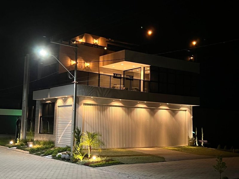 TRIPLEX  COM 2 SUÍTES EM CONDOMINIO FECHADO ANGAR  Brusque - 