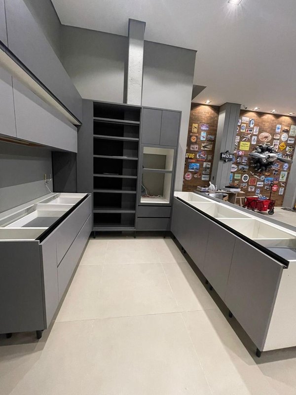TRIPLEX  COM 2 SUÍTES EM CONDOMINIO FECHADO ANGAR  Brusque - 