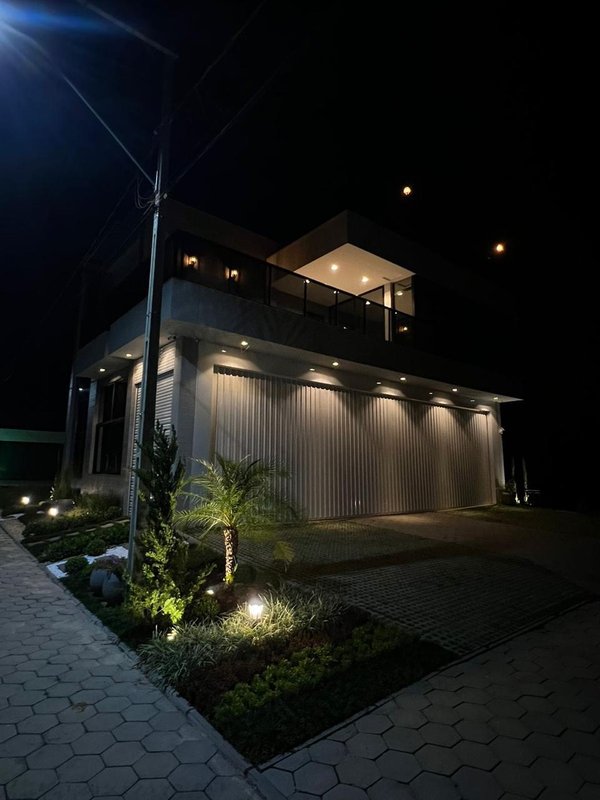 TRIPLEX  COM 2 SUÍTES EM CONDOMINIO FECHADO ANGAR  Brusque - 