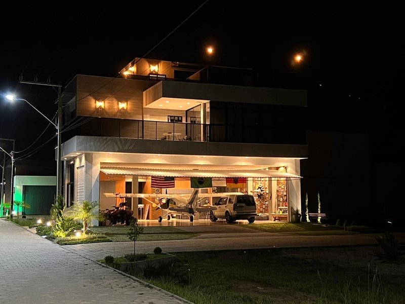 TRIPLEX  COM 2 SUÍTES EM CONDOMINIO FECHADO ANGAR  Brusque - 