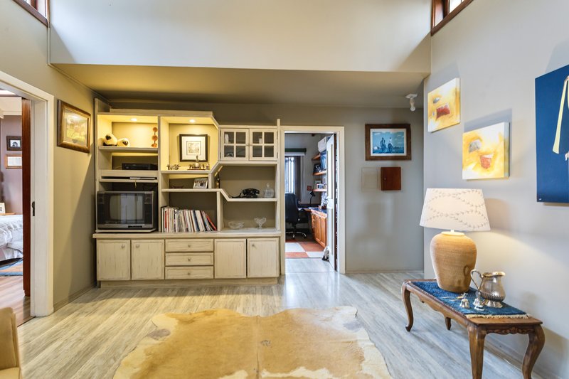 R$ 2.100.000 - EXCELENTE CASA - 375M2 - 3 DORM - SUÍTE - PISCINA - VISTA - 6 VAGAS Rua Cariri Porto Alegre - 