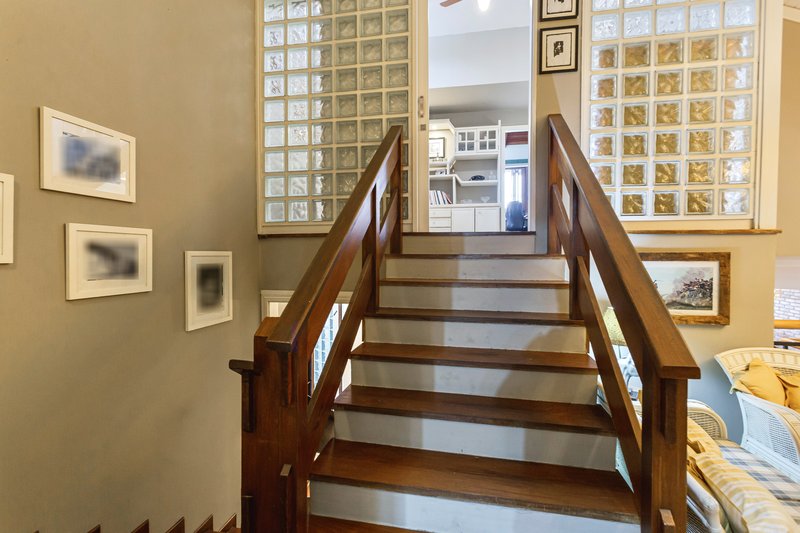 R$ 2.100.000 - EXCELENTE CASA - 375M2 - 3 DORM - SUÍTE - PISCINA - VISTA - 6 VAGAS Rua Cariri Porto Alegre - 