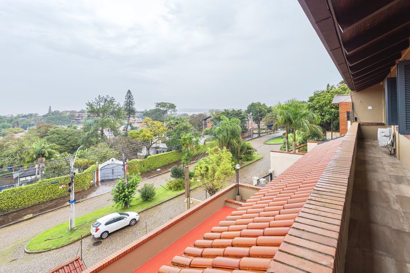 R$ 2.100.000 - EXCELENTE CASA - 375M2 - 3 DORM - SUÍTE - PISCINA - VISTA - 6 VAGAS Rua Cariri Porto Alegre - 