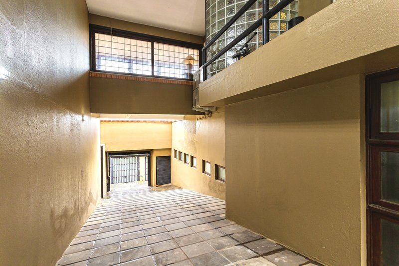 R$ 2.100.000 - EXCELENTE CASA - 375M2 - 3 DORM - SUÍTE - PISCINA - VISTA - 6 VAGAS Rua Cariri Porto Alegre - 