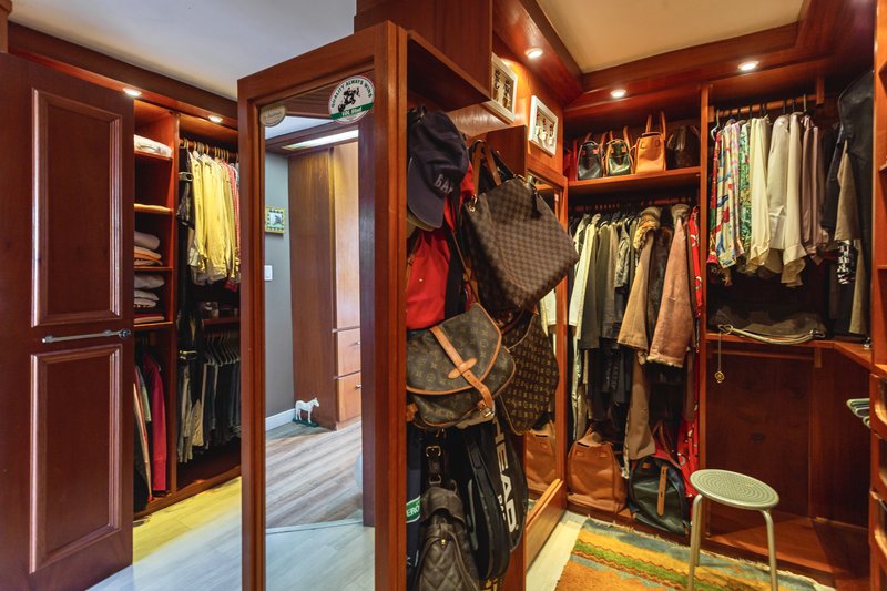 R$ 2.100.000 - EXCELENTE CASA - 375M2 - 3 DORM - SUÍTE - PISCINA - VISTA - 6 VAGAS Rua Cariri Porto Alegre - 