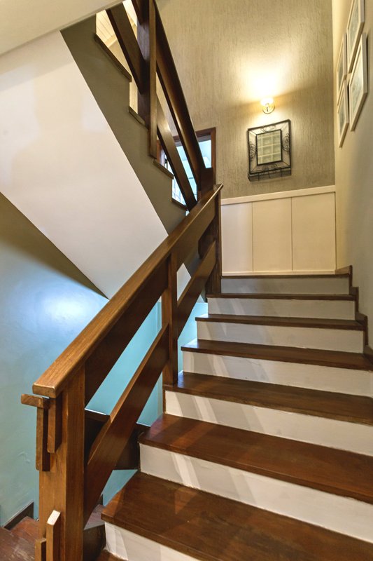 R$ 2.100.000 - EXCELENTE CASA - 375M2 - 3 DORM - SUÍTE - PISCINA - VISTA - 6 VAGAS Rua Cariri Porto Alegre - 