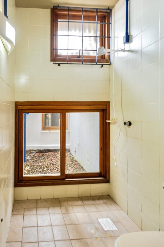 R$ 2.100.000 - EXCELENTE CASA - 375M2 - 3 DORM - SUÍTE - PISCINA - VISTA - 6 VAGAS Rua Cariri Porto Alegre - 