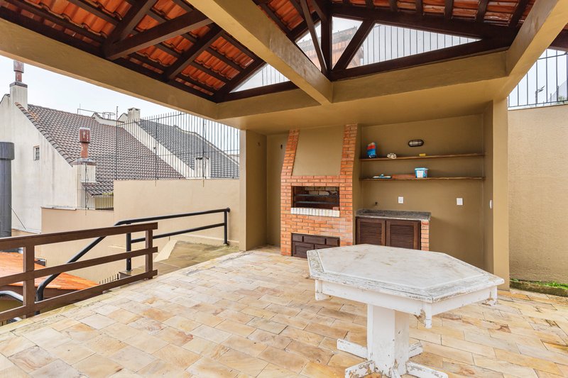 R$ 2.100.000 - EXCELENTE CASA - 375M2 - 3 DORM - SUÍTE - PISCINA - VISTA - 6 VAGAS Rua Cariri Porto Alegre - 