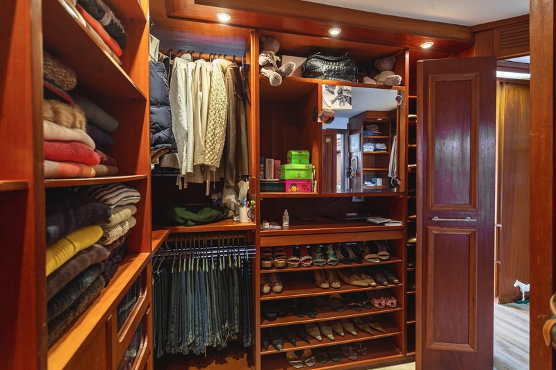 R$ 2.100.000 - EXCELENTE CASA - 375M2 - 3 DORM - SUÍTE - PISCINA - VISTA - 6 VAGAS Rua Cariri Porto Alegre - 