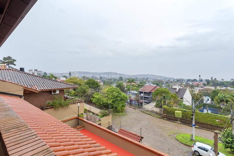 R$ 2.100.000 - EXCELENTE CASA - 375M2 - 3 DORM - SUÍTE - PISCINA - VISTA - 6 VAGAS Rua Cariri Porto Alegre - 