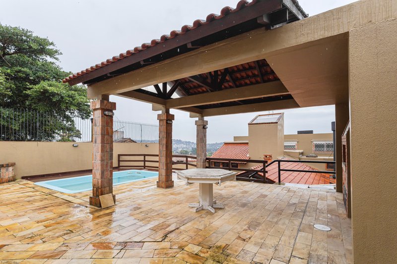 R$ 2.100.000 - EXCELENTE CASA - 375M2 - 3 DORM - SUÍTE - PISCINA - VISTA - 6 VAGAS Rua Cariri Porto Alegre - 