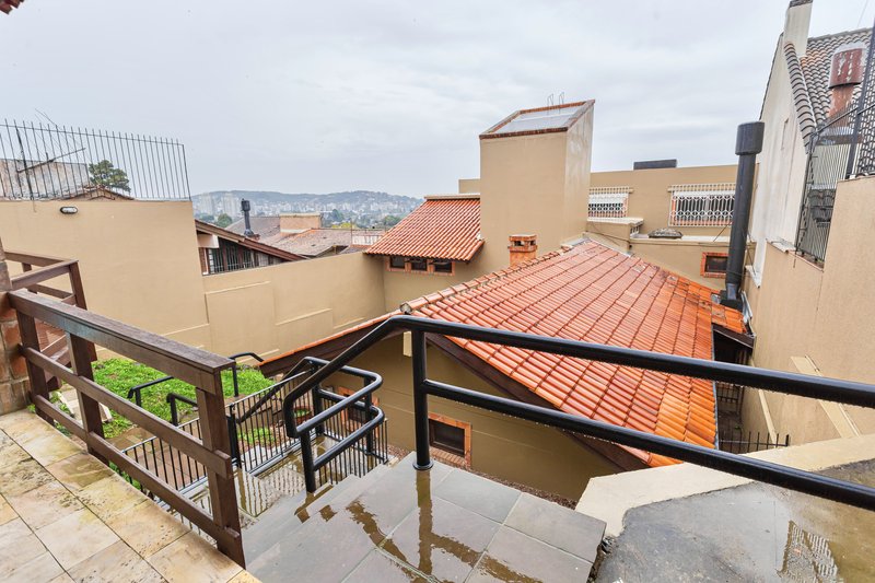 R$ 2.100.000 - EXCELENTE CASA - 375M2 - 3 DORM - SUÍTE - PISCINA - VISTA - 6 VAGAS Rua Cariri Porto Alegre - 