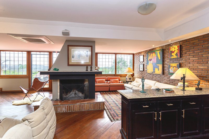 R$ 2.100.000 - EXCELENTE CASA - 375M2 - 3 DORM - SUÍTE - PISCINA - VISTA - 6 VAGAS Rua Cariri Porto Alegre - 