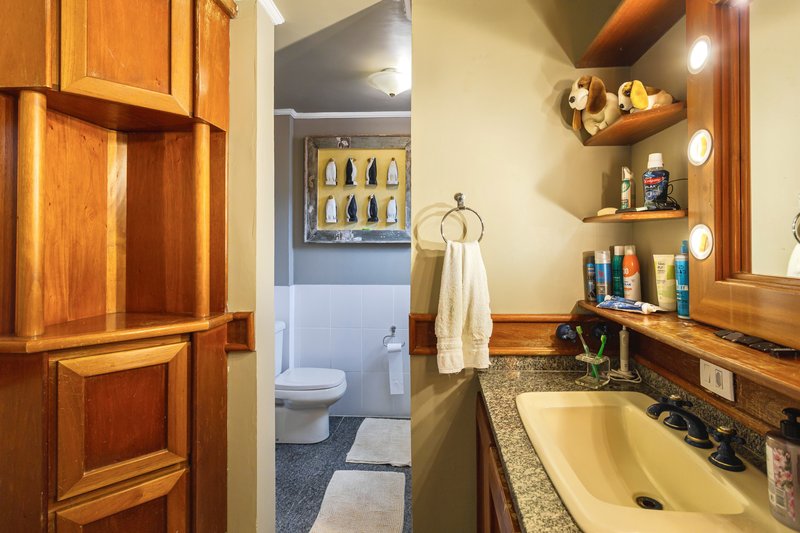 R$ 2.100.000 - EXCELENTE CASA - 375M2 - 3 DORM - SUÍTE - PISCINA - VISTA - 6 VAGAS Rua Cariri Porto Alegre - 