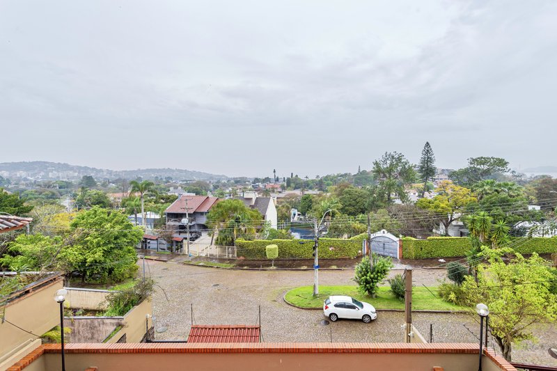 R$ 2.100.000 - EXCELENTE CASA - 375M2 - 3 DORM - SUÍTE - PISCINA - VISTA - 6 VAGAS Rua Cariri Porto Alegre - 