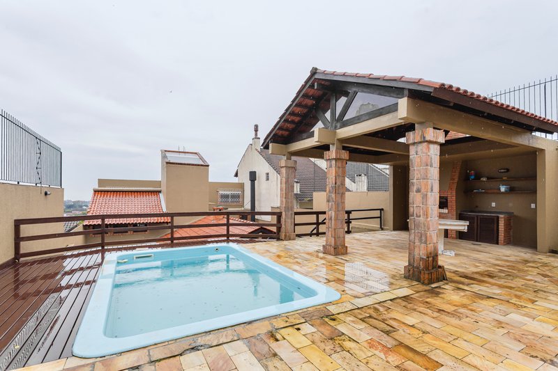 R$ 2.100.000 - EXCELENTE CASA - 375M2 - 3 DORM - SUÍTE - PISCINA - VISTA - 6 VAGAS Rua Cariri Porto Alegre - 