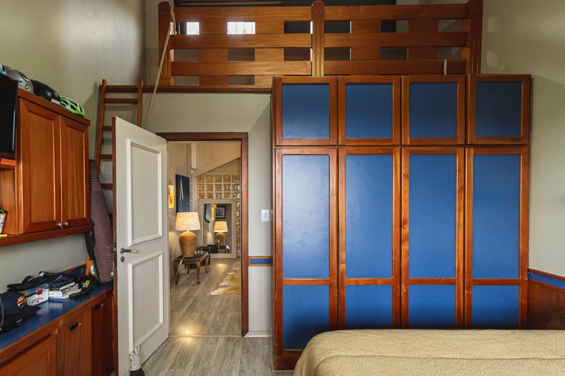 R$ 2.100.000 - EXCELENTE CASA - 375M2 - 3 DORM - SUÍTE - PISCINA - VISTA - 6 VAGAS Rua Cariri Porto Alegre - 