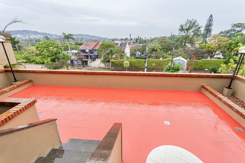 R$ 2.100.000 - EXCELENTE CASA - 375M2 - 3 DORM - SUÍTE - PISCINA - VISTA - 6 VAGAS Rua Cariri Porto Alegre - 